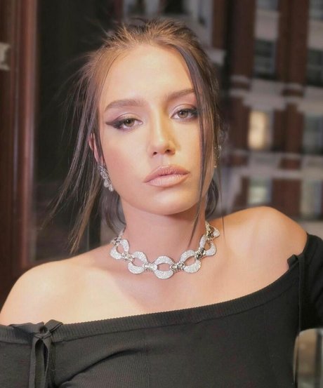 Adele Exarchopoulos ポルノモデル アーカイブ