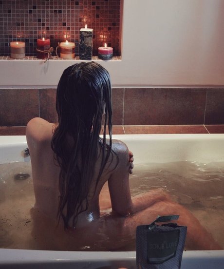 エボニートップオンリーファン ヌード 画像