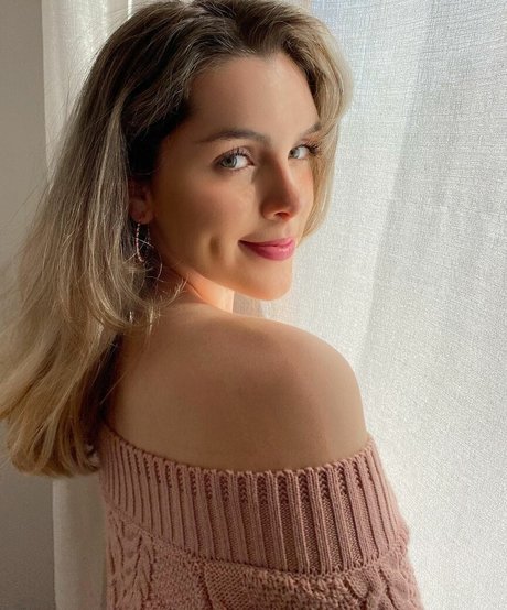 金髪の小人オンリーファンズ 可愛い 画像