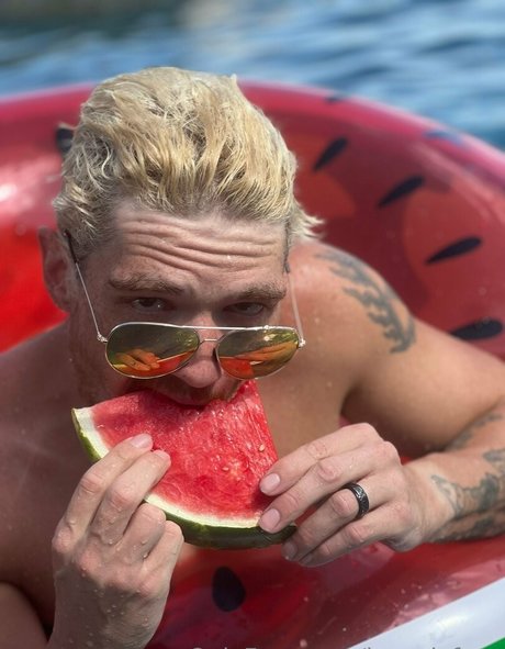 異人種間XXX オンリーファンズ ポルノ 写真