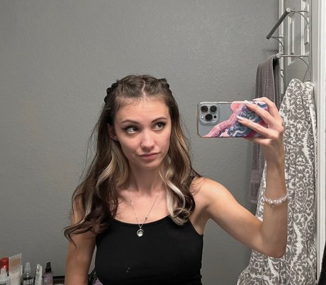 最もホットなティーンオンリーファン セクシー 写真