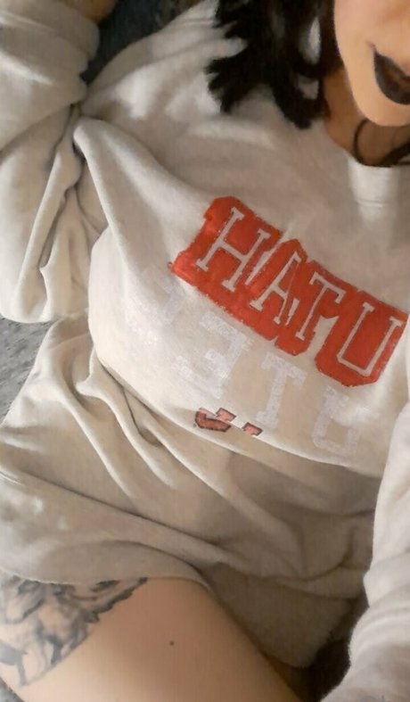 トランス熟女オンリーファンズ アートヌード 画像