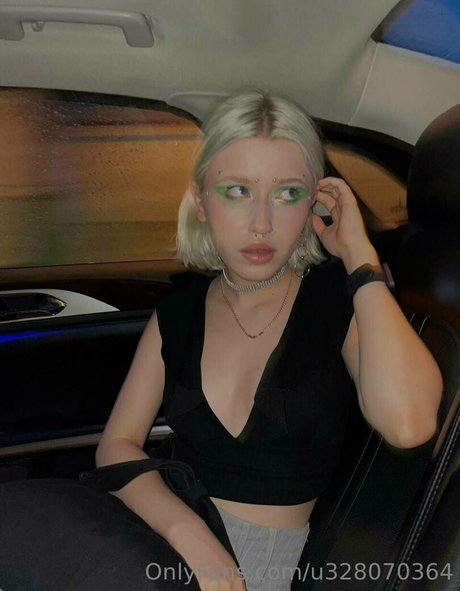 ぽっちゃりカップルオンリーファンズ 美しいヌード 写真