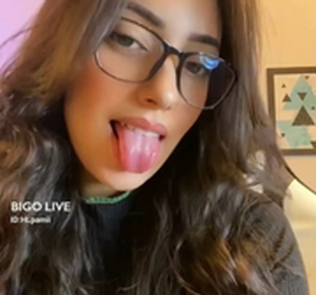 ティーンレズビアンオンリーファンズ セクシーヌード 写真