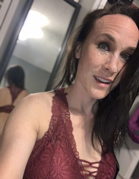 小さなおっぱいオンリーファンズ 裸 画像