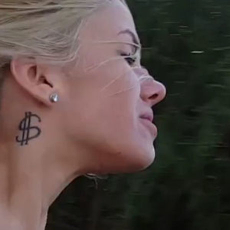 小さいチンポのシーメールオンリーファンズ 美しい 写真