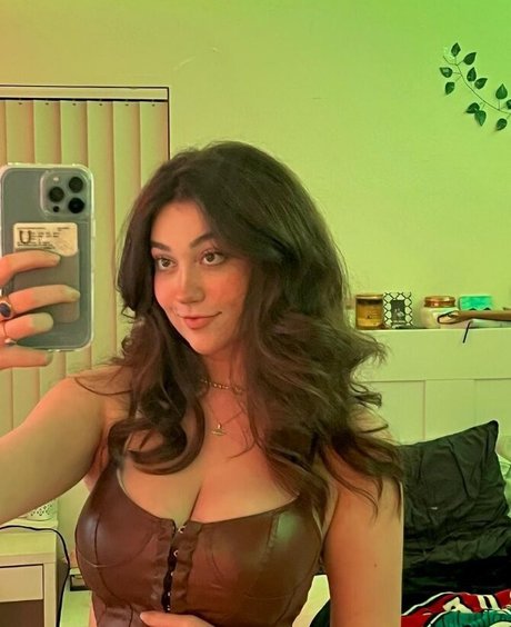 imsiiimone 完璧なポルノスター 写真