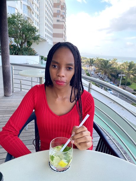 Salmina Nqokwe ポルノスター パーフェクト 写真