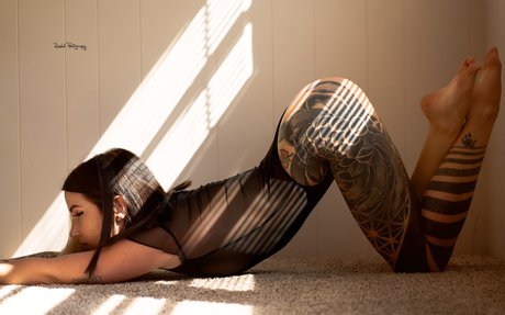 mel b アート女優 写真