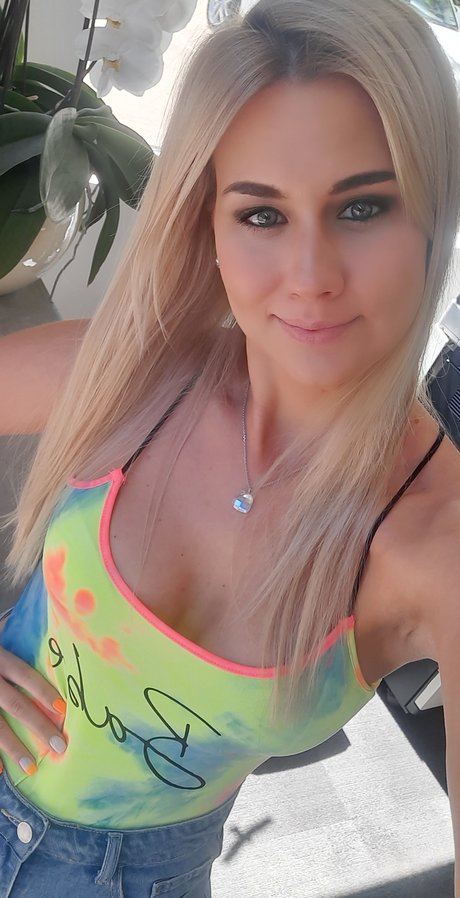 Naomi Zarane 独占ポルノスター 画像