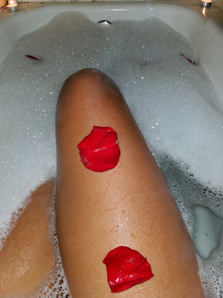 バン・オンリーファンズ エロ 写真