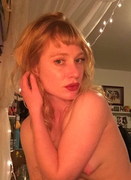 Peach Fuzz ポルノスター セクシー 写真