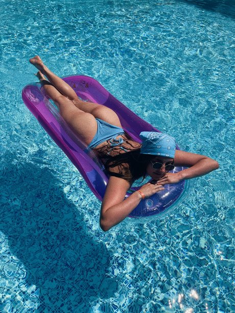 Juliia ヌードのポルノスター 写真