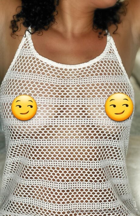 金髪の筋肉オンリーファンズ セクシーヌード 写真