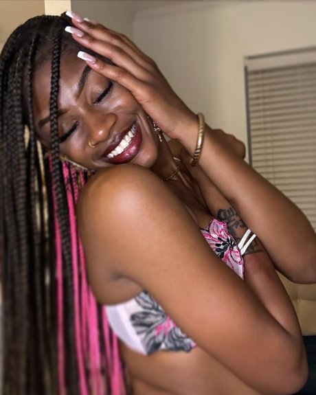 40歳のオンリーファンズ セクシー 画像