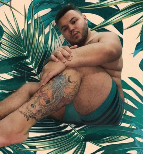 Theo Medeiros ポルノモデル 画像