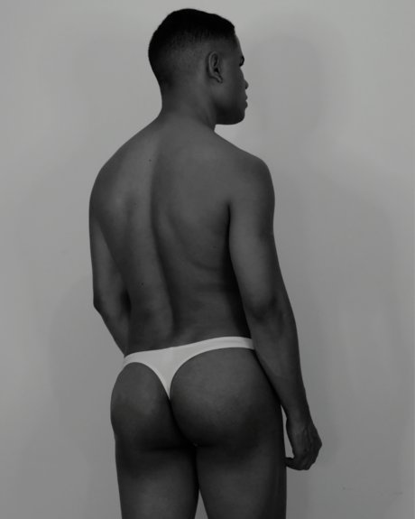 Henfyt ポルノモデル 画像