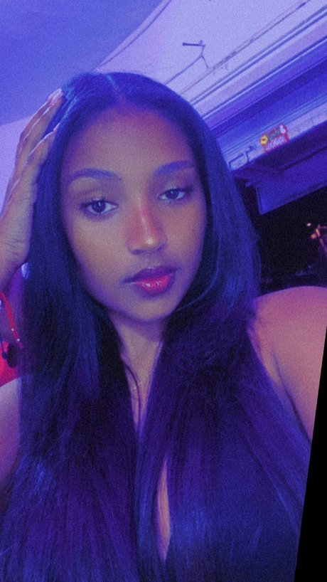 Thiiana18 ポルノ女優 写真