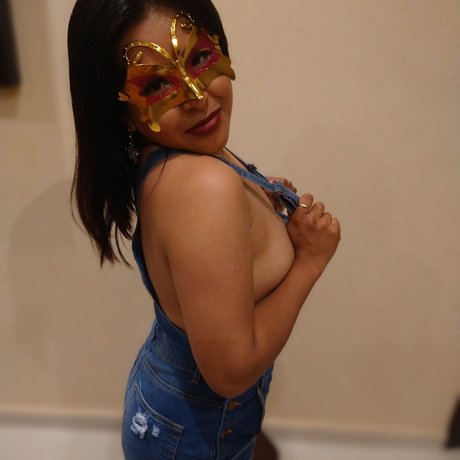 教室オンリーファン セクシーヌード 写真