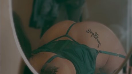 LyssyBaby ポルノスター 写真