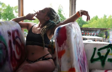 Navi Rose ヌードモデル 写真