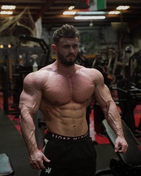 Mike Oxlong ポルノスター ヌード 写真