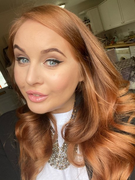 デカ尻ティーンオンリーファンズ ポルノグラフィック 写真