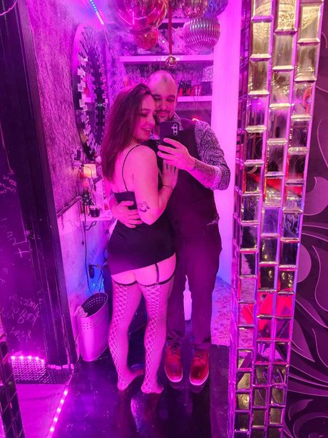 乳首 オンリーファンズ ホット 画像