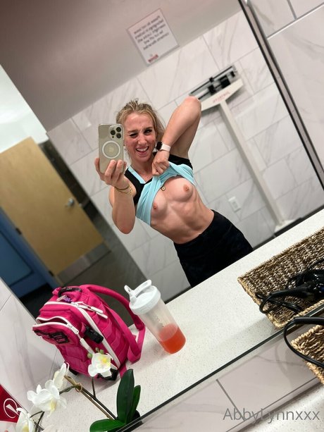 フィットネス熟女オンリーファンズ セクシーヌード 写真