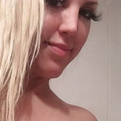 Blondie Fesser ポルノモデル 写真