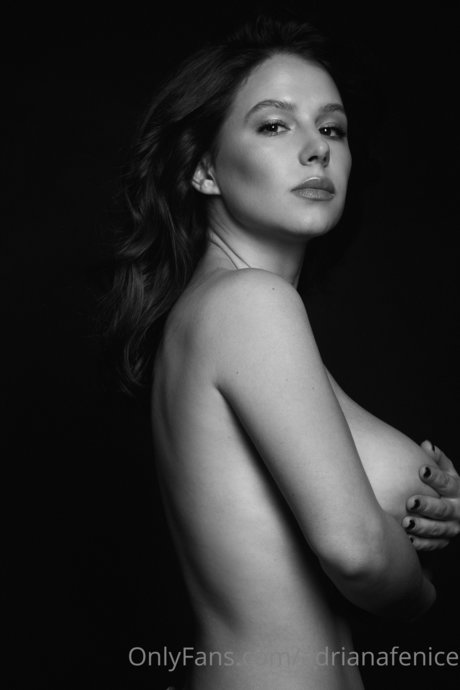 Adriana Fenice XXXモデル 写真