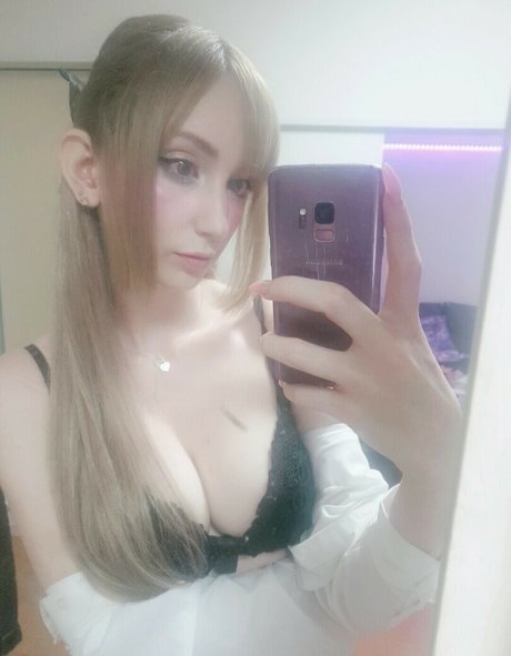 ダウンオンリーファン エロチック 写真