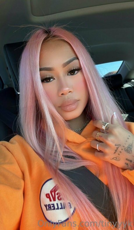 教室オンリーファン エロチック 画像