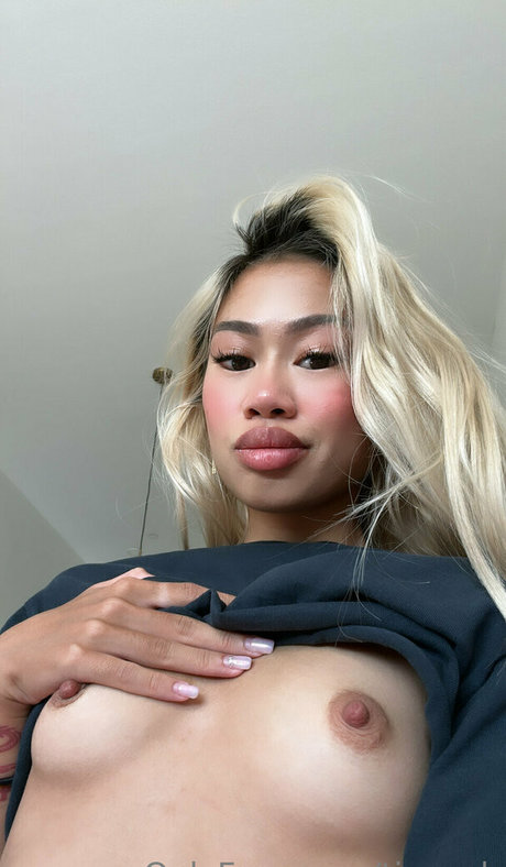 巨乳オナニーオンリーファンズ 可愛い 写真