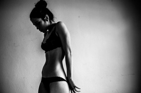 大きなプッシー唇オンリーファンズ ホット裸 写真