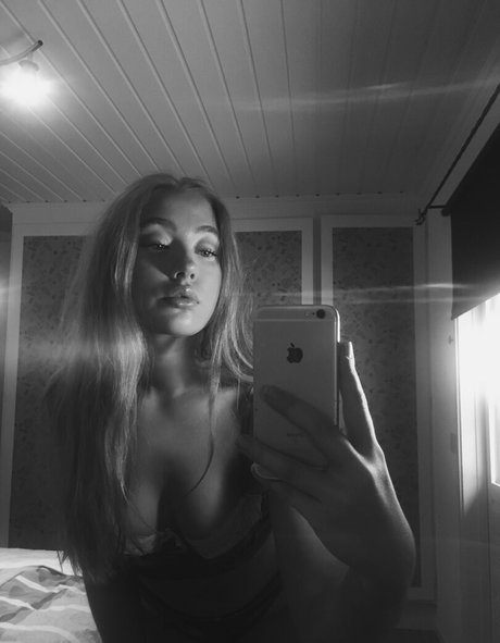 numberonemermaid 裸モデル 写真