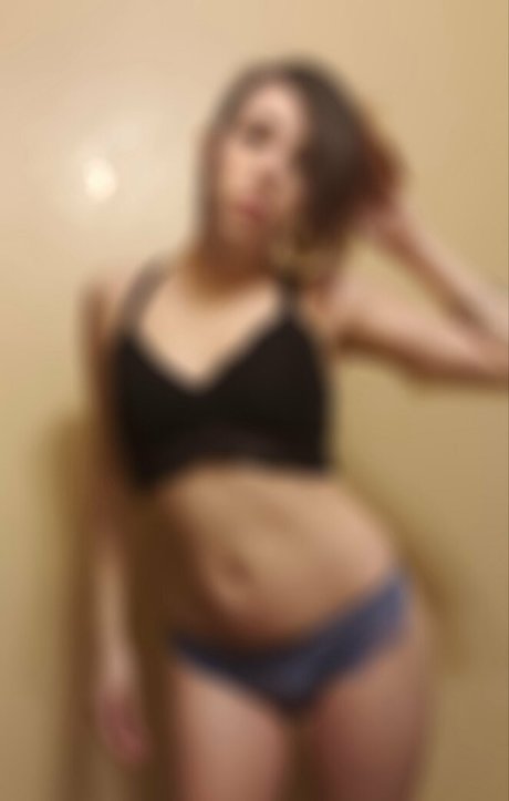 年配の熟女オンリーファンズ アートヌード 写真