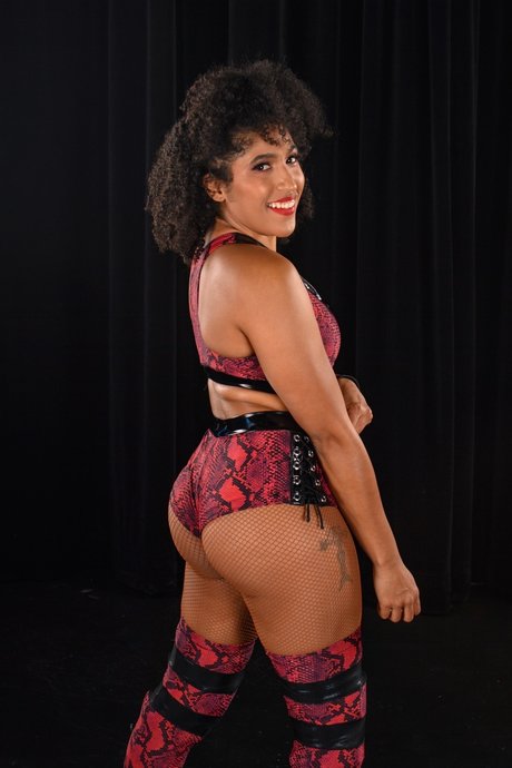 ホットなシーメールオンリーファンズ ヌード ギャラリー