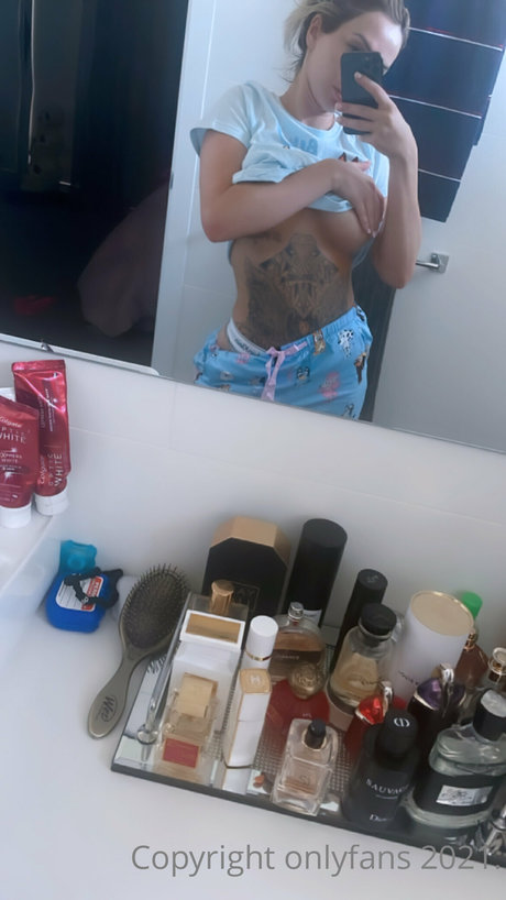 ティーンランジェリーオンリーファンズ ポルノ 画像