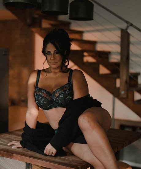 小さいチンポのシーメールオンリーファンズ セクシーヌード 画像