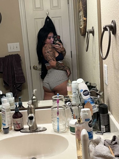 ミラーセルフィーオンリーファンズ えろた 写真