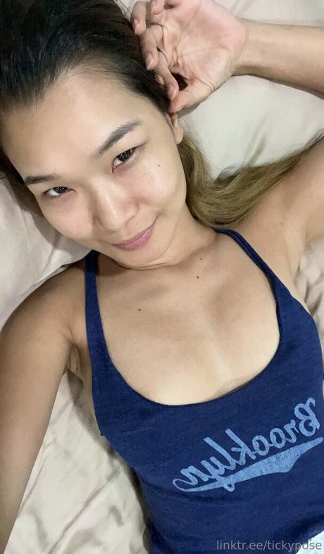 TickyPose 裸のモデル 写真