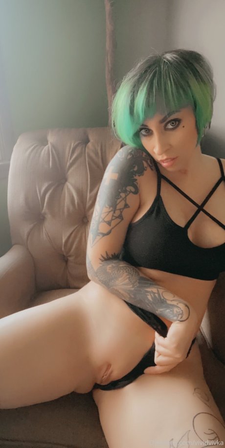 妊娠中のオンリーファンズ セクシー裸 画像