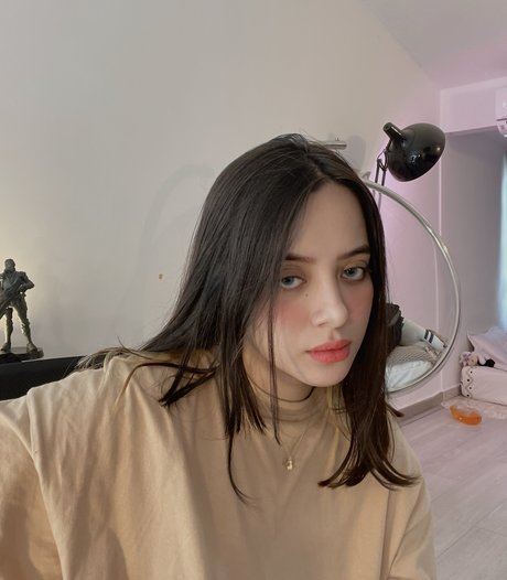 カムフィートオンリーファンズ セクシーヌード 画像