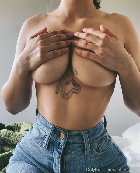 Amber Gianna ポルノスター 可愛い アーカイブ