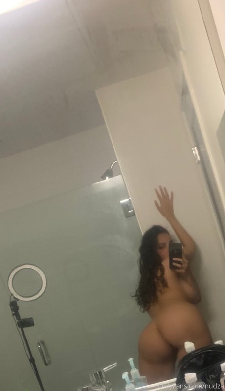 黒髪の熟女オンリーファンズ えろ 写真