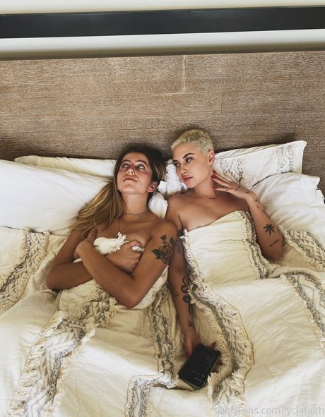 熟女の足オンリーファンズ 無料ポルノ 写真