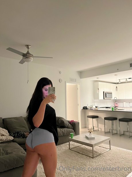 アジアの女性支配オンリーファンズ セクシーヌード 画像