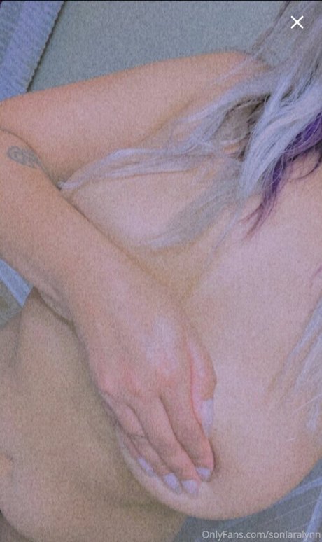 娘のオンリーファンズ 美しいヌード 写真