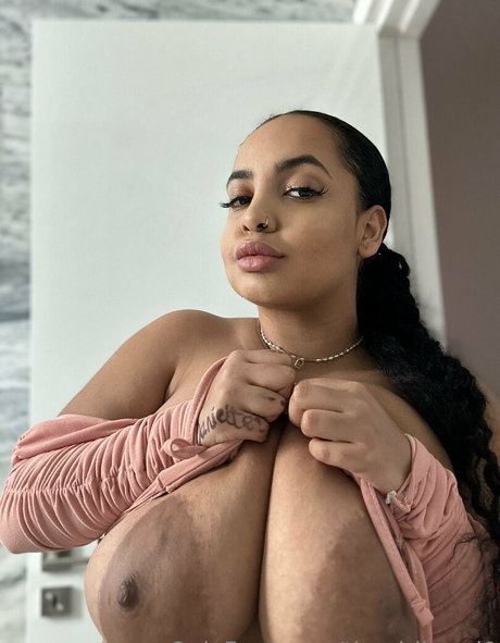 妊娠中のオンリーファンズ ホットxxx 画像